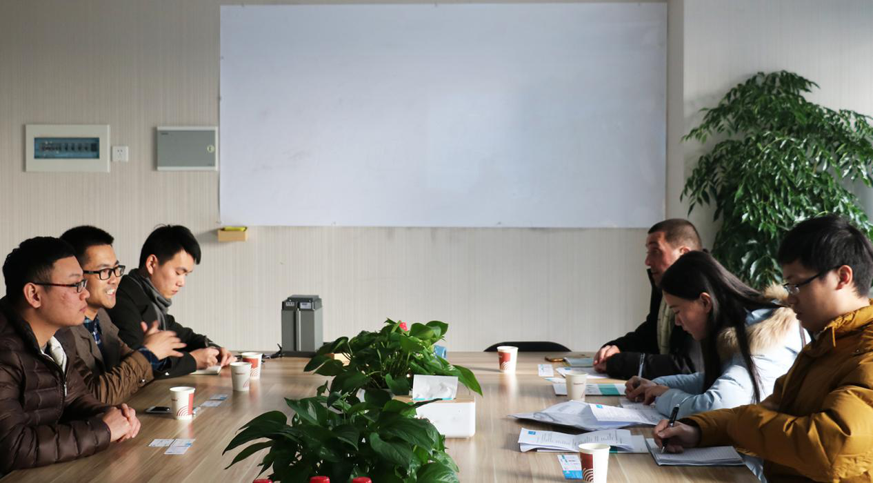 雙方進(jìn)行溝通交流